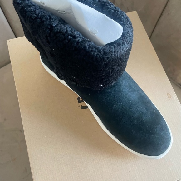 Ugh booties - Picture 2 of 2